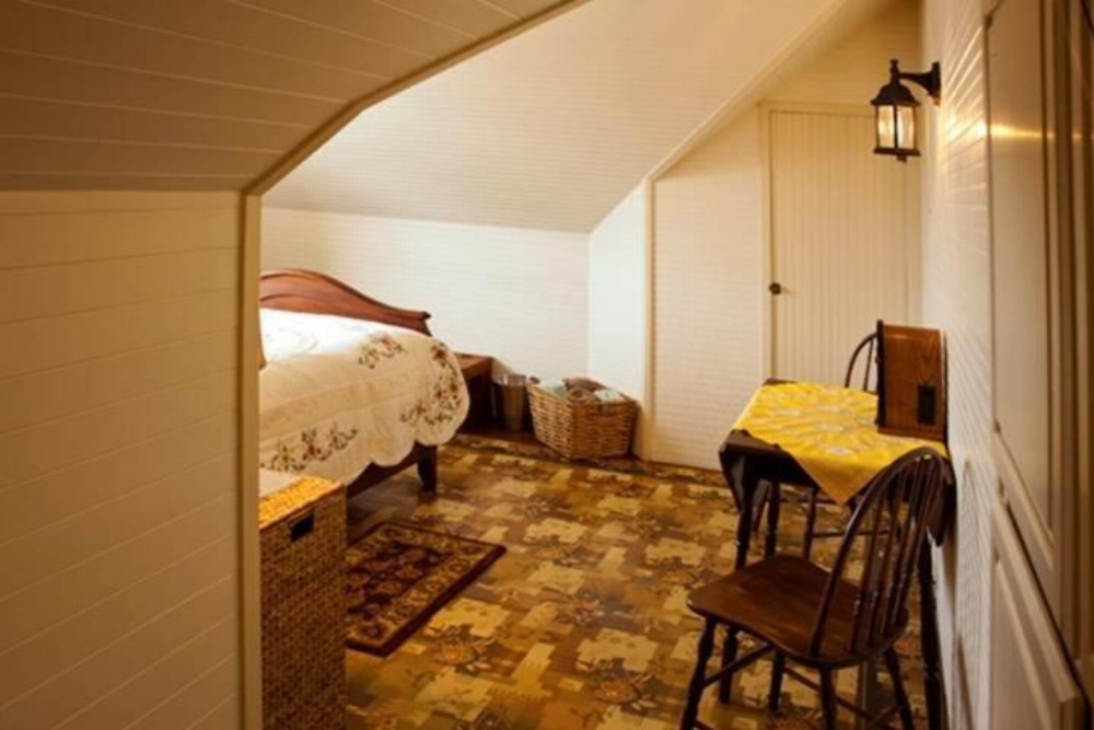 Room image 2